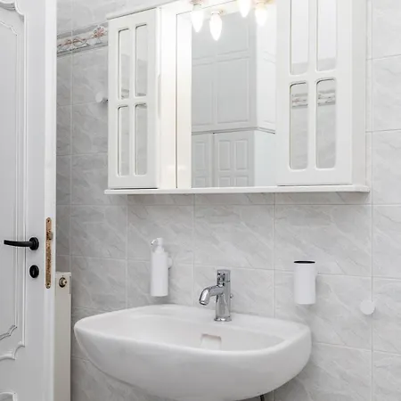 Manouk's Two Bedroom Apartamento *